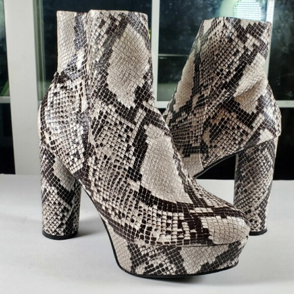 Snakeskin Ankle Boot 👢